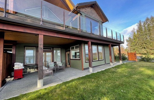 Campbell River House | Ridge View Suite Seascape Panorama with Covered Deck
