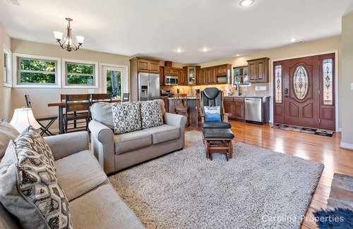 Lake Lure House | Ridgetop Landing - Lake Lure Access, Great Views!