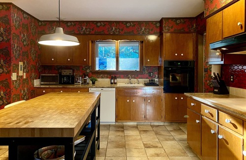 Poughkeepsie House | Ridgetop Wooded Retreat: MONTHLY BOOKINGS ONLY