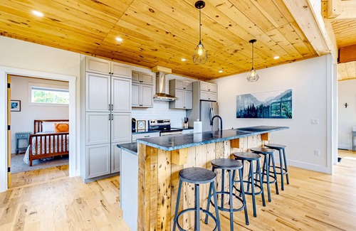 Whitefield House | Ridgeview | Newer home in Whitefield with hot tub, firepit & mountain views