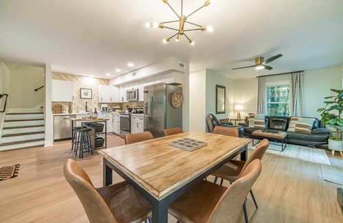 Clarkesville Cabin | Ridgeview Reatreat - Seasonal Mtn View | Hot Tub | Fire Pit and Games