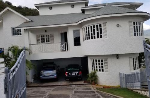 Saint Andrew Apartment | Ridgeview suite 4