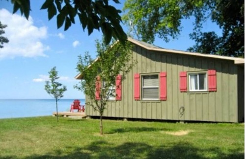 Louth Cottage | Riesling Cottage on the lake