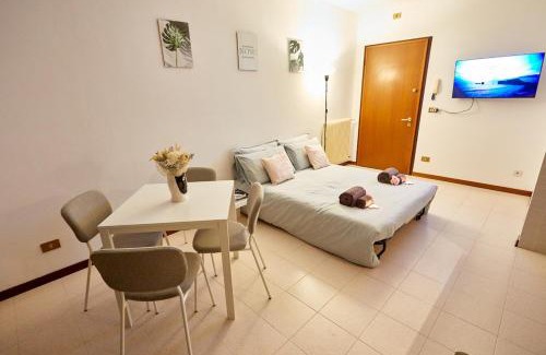 Sacile Apartment | Rifugio accogliente e sereno con Giardino Privato