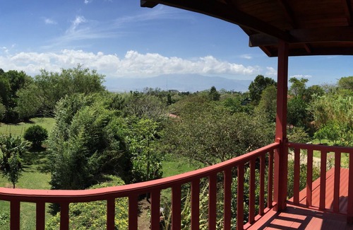 San Rafael de Heredia Ski Chalet | Right Around the Corner, Near Everywhere You Want to the Heredia Hills