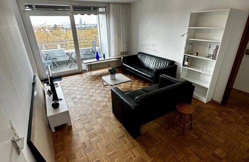 Oberkassel Apartment | Right at the Top in Oberkassel! NEW BATHROOM & KITCHEN!
