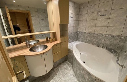 Le Cret Apartment | Right in the center, 400m from the slopes: south-facing apartment - 90 M2 with fireplace