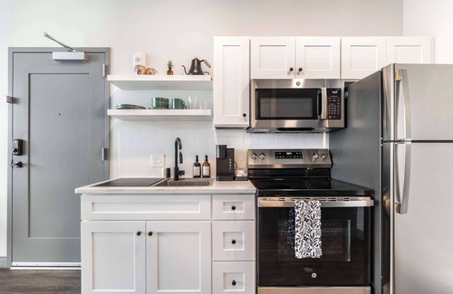Macon Apartment | Right Next To Atrium Hospital | ADA-Friendly Stay