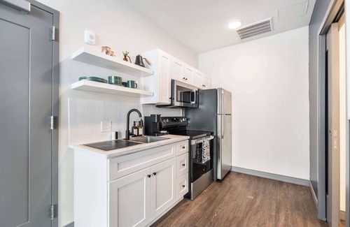 Macon Apartment | Right Next To Atrium Hospital | ADA-Friendly Stay
