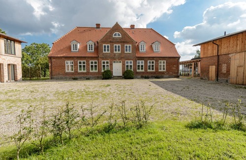 Rabenkirchen-Faulueck House | Right on the Schleiufer