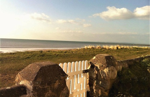 Dinas House | RIGHT ON THE BEACH !