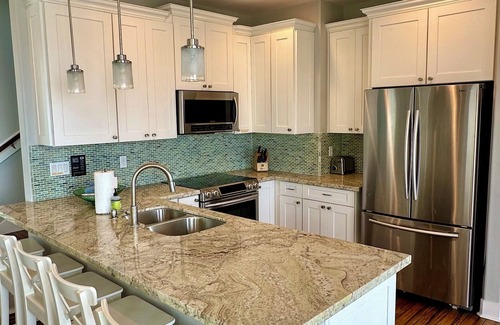San Luis House | Right On the Beach! Oceanfront, 2 Master Bedrooms, Minutes from Galveston