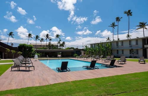 Kahului House | Right on the Water! On-site Pool, Steps to Ho’aloha Park Beach!
