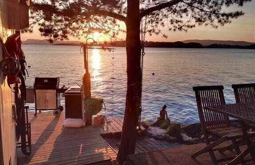 Oslo Cabin | Right on the water within the city of Oslo