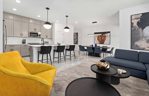Florida Center House | Riley's Roost | Fab Villa w Luxe Suites, Safari BR, Grand LR - Near Top Shopping