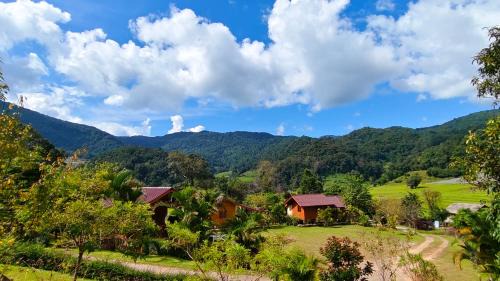 Ban Luang House | Rimna Banpark ริมนาบ้านพัก