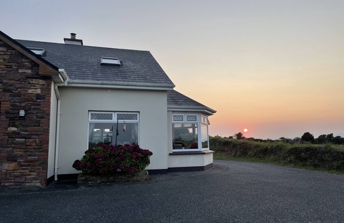 Killorglin House | Ring Of Kerry . Beautiful 3 Bed Home, Sleeps 7