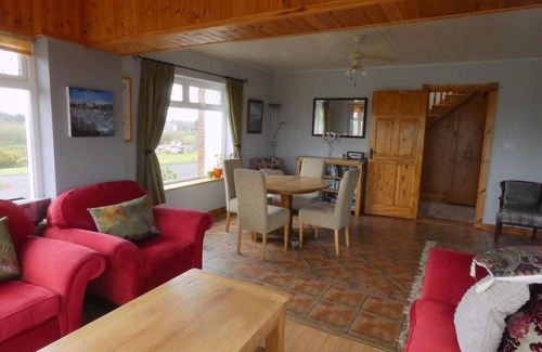 Killorglin House | Ring Of Kerry . Beautiful 3 Bed Home, Sleeps 7
