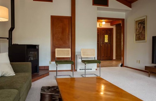Mariposa House | Ringrose House . Creekside Canyon . Getaway