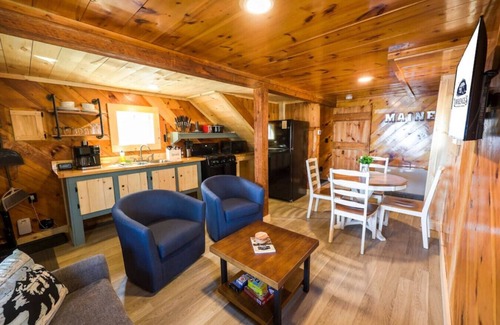 Northeast Somerset Cabin | Ripple - Cabin 3 · Lawrence's Lakeside Cabins | Kayaks and Arcade Game