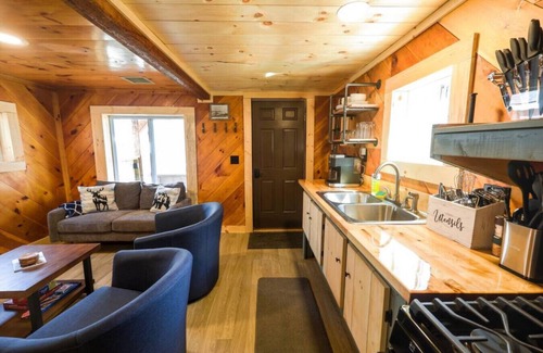 Northeast Somerset Cabin | Ripple - Cabin 3 · Lawrence's Lakeside Cabins | Kayaks and Arcade Game