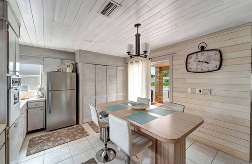South Venice House | Ripple Inn: Coastal vacation home w/lagoon pool access 1/2 mile to beach ferry