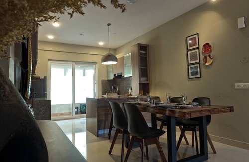 Nerul Apartment | Ripples:Pool facing/RiverView/7 mins to Coco Beach