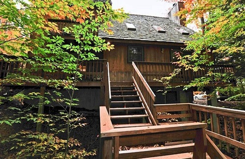 Davis Ski Chalet | Rippling Waters is a very short walk to Timberline Mountain and Slopes!