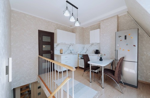Riscani Apartment | Riscani Cozy Apt with Balcony