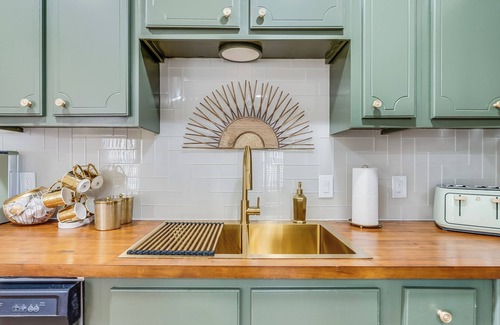 Eastside House | Rise ☼ a PRIME 3/1.5 unit, walk to Forsyth Park!