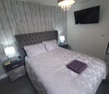 Gaeltacht Quarter Apartment | Rise at the Belfast Murals