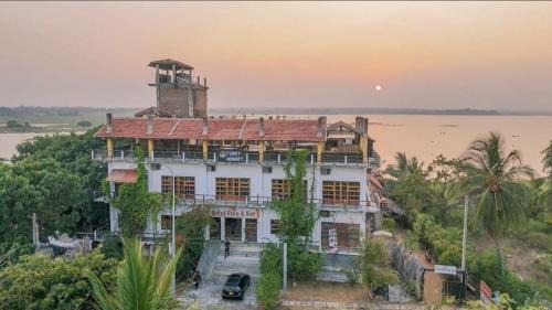 Pottuvil Division 2 Hotel | Rise & Set Arugam bay