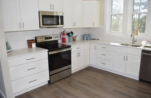 Deep Hole House | Rising Tide-Beautiful House w/Canal Views & Expansive Decks & Outdoor Space