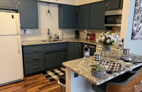Green Bay Apartment | Ritchie’s Titletown Executive Suites: The Cattail Cabin