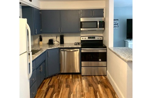Green Bay Apartment | Ritchie’s Titletown Executive Suites: Lambeau Loft #7