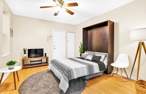 Graduate Hospital Apartment | Rittenhouse Studio Apartment with Patio by ACT