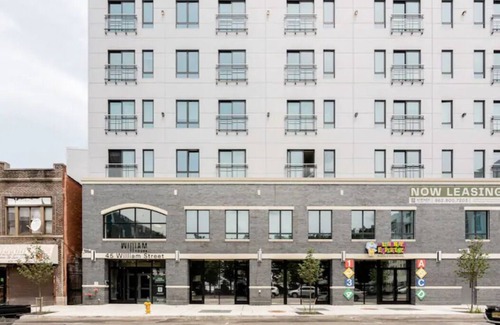 Central Business District Apartment | Ritzy Downtown Studio Apt/FREE PARKING