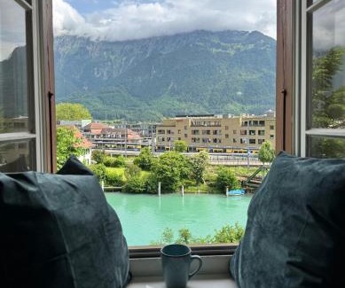 Interlaken Apartment | River 2 -Kissed Retreat with Iconic Jungfraujoch View