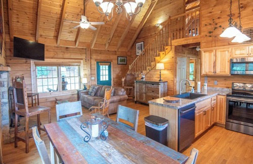 Jefferson Cabin | River AND Mountain VIEWS - true log cabin!
