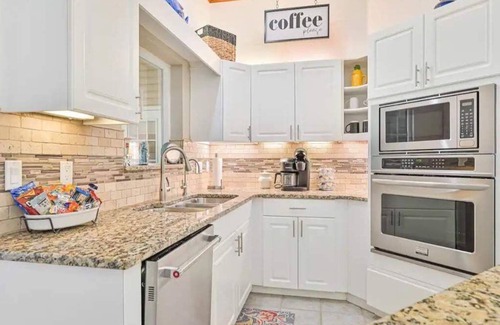 LaBelle House | River Bank Hideaway, "Go With The Flow" RIVERFRONT 3 Acres- "Heated Pool/Spa"