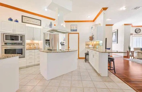 LaBelle House | River Bank Hideaway, "Go With The Flow" RIVERFRONT 3 Acres- "Heated Pool/Spa"