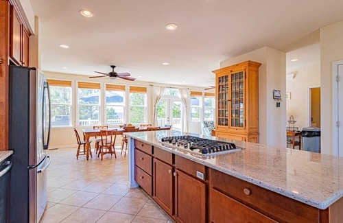 White Stone House | River Beachfront- Spacious Dog & Family Friendly 3 Bedroom Home on Shared Beach