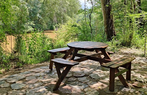 Athens House | River Bottom Bungalow in delightful Athens with Hot Tub, Sauna and River access