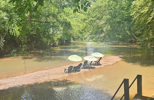 Dewy Rose Cabin | River cabin nPrivate, Scenic A-frame,Nigerian dwarf goats n