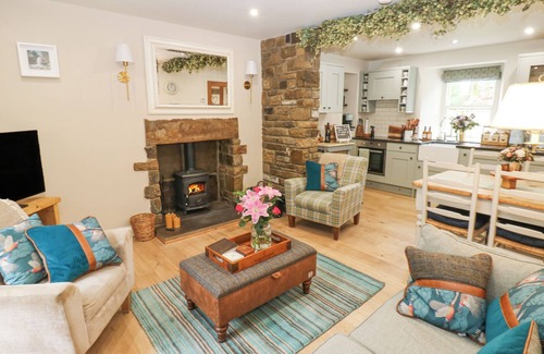 Aysgarth Cottage | RIVER DANCE COTTAGE, pet friendly, with open fire in West Burton