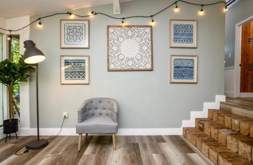 Luray House | River Escape 3BR Cabin - Hot Tub, Starlink Wifi, Tubing