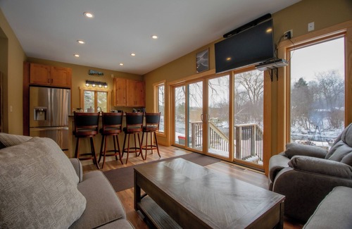 Mayfield Cottage | River Falls Cottage 2BR with loft Waterfront cottage with Hot tub Traverse City