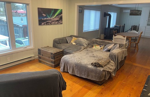 Port Dover Apartment | River front cottage close to the beach