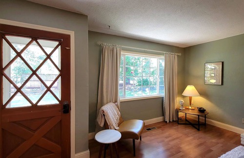 Gold Hill House | River Front House~River Views, Mountain Views, and Outdoor Space!