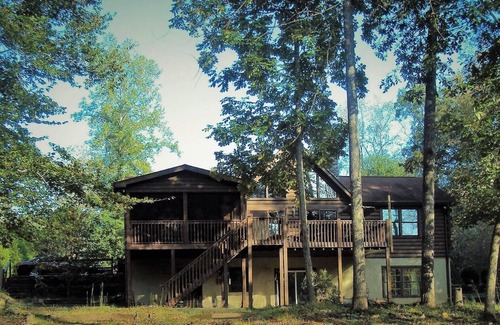 Rutherfordton Cabin | River front log home 3 miles from Tryon Equestrian Center, gated community